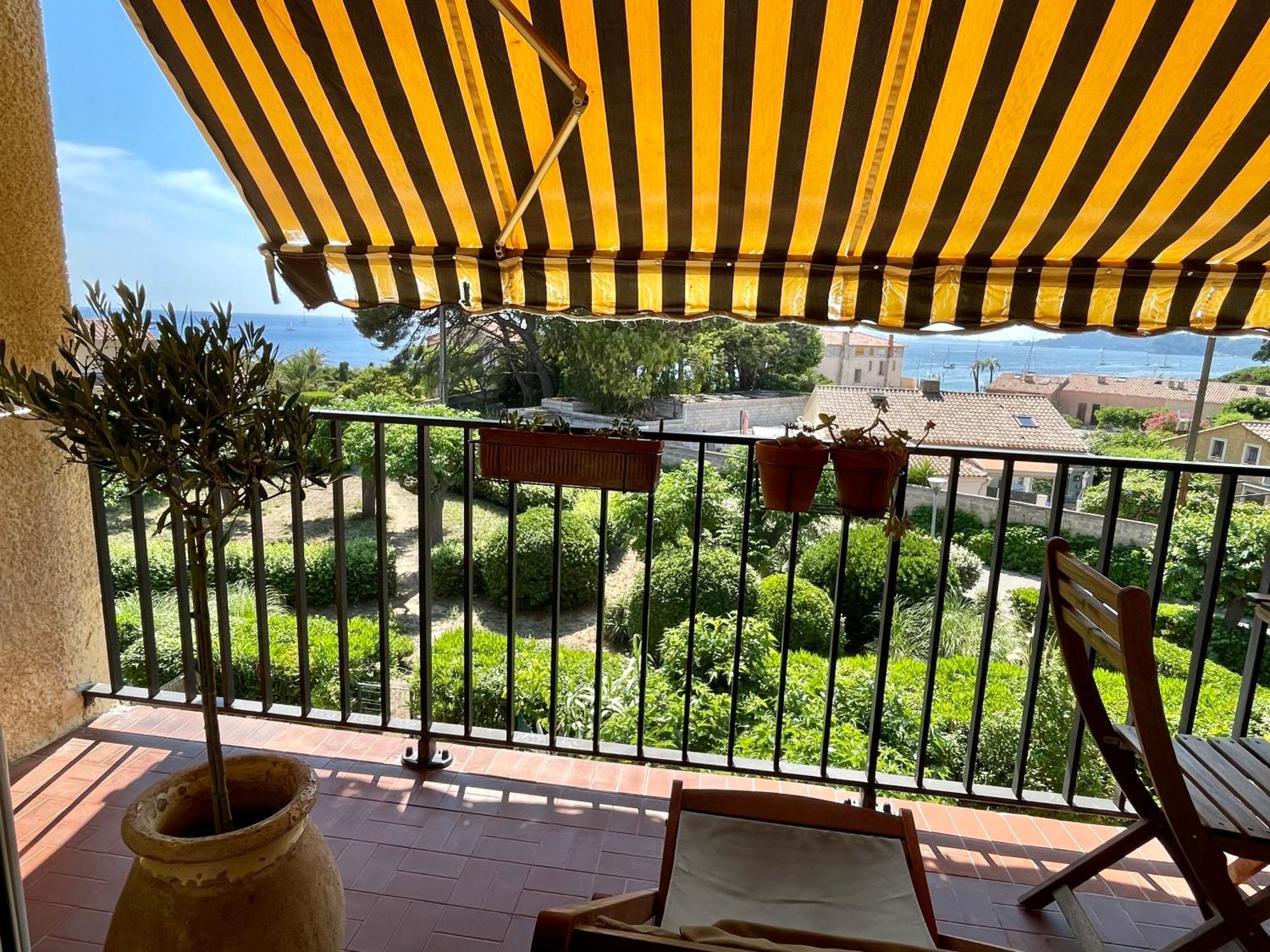 Appartement Cosy Vue Mer A 50 M De La Plage - Refait A Neuf Et Climatise Le Pradet Bagian luar foto
