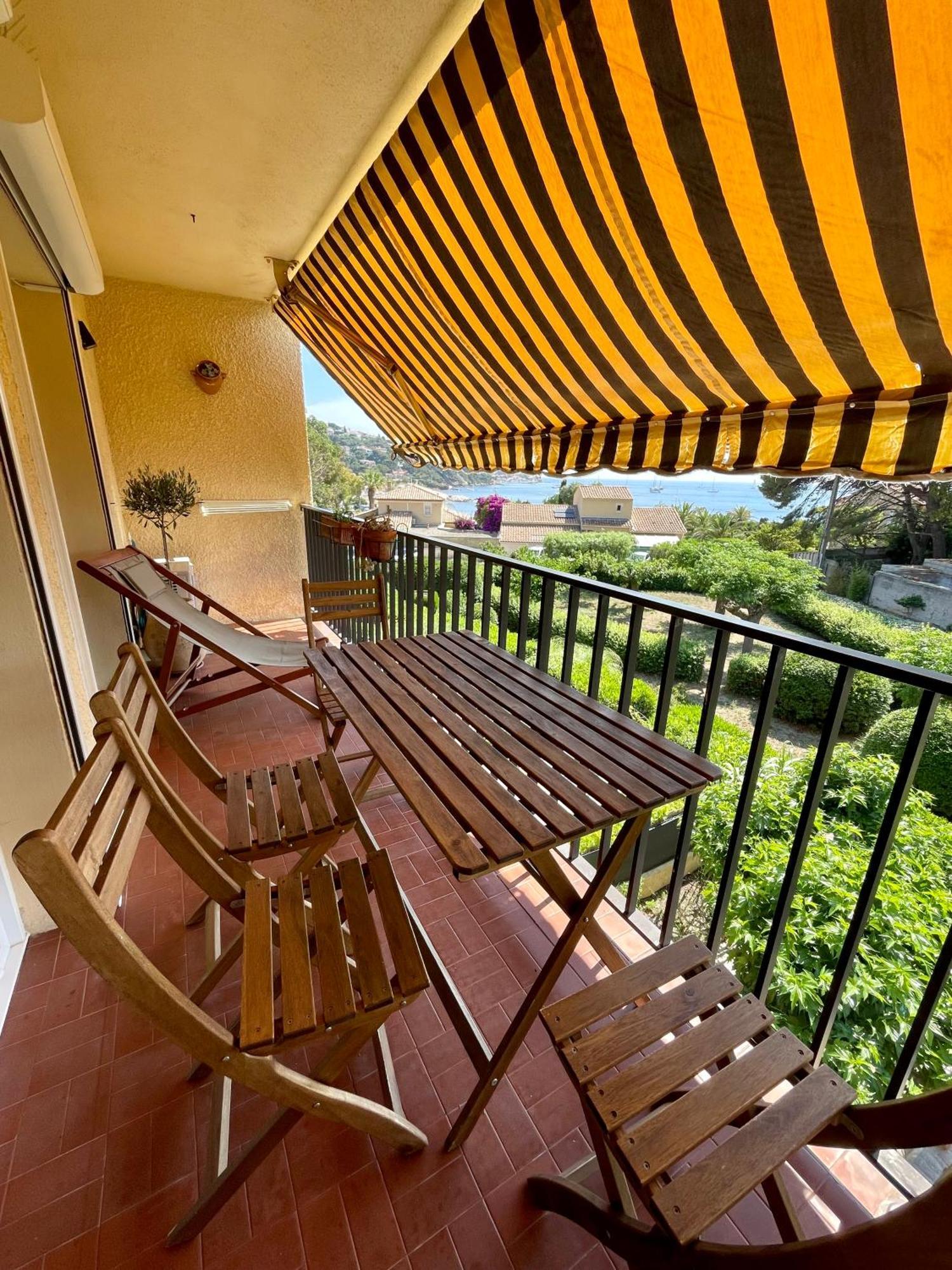 Appartement Cosy Vue Mer A 50 M De La Plage - Refait A Neuf Et Climatise Le Pradet Bagian luar foto